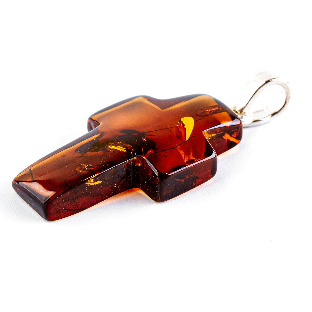 Kirschrotes Kreuz aus Bernstein