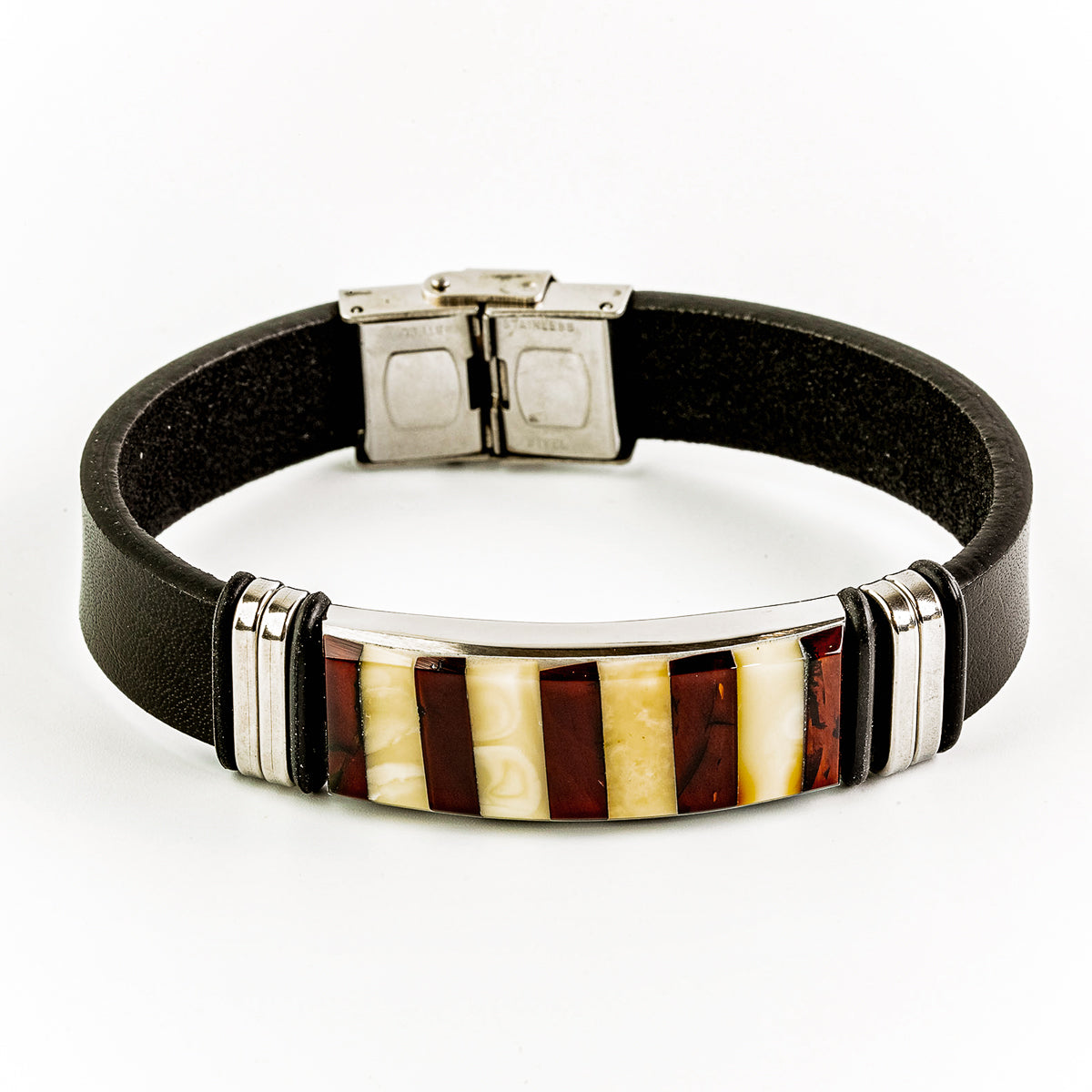 Lederarmband mit nordischem Bernstein in natürlicher Farbe und Muster, Elfenbein und Dunkelkirschrot, als Mosaik