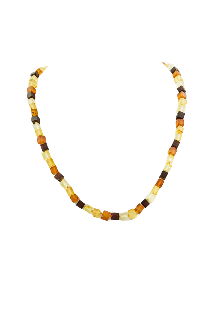 Rav halskæde lavet af naturligt flerfarvede, spejlpolerede kubeformede ravperler