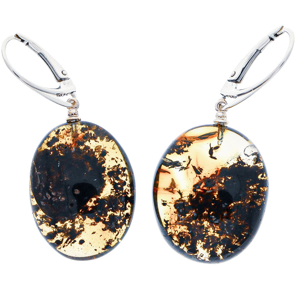 Ovale Bernsteinorhrringe aus transparenten Bernstenperlen mit Florainklusen aus Moor