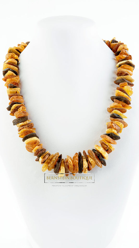 Necklace made of natural, unpolished splinters in the three selected base colors Seal Brown, Venetian Red and Sunglow