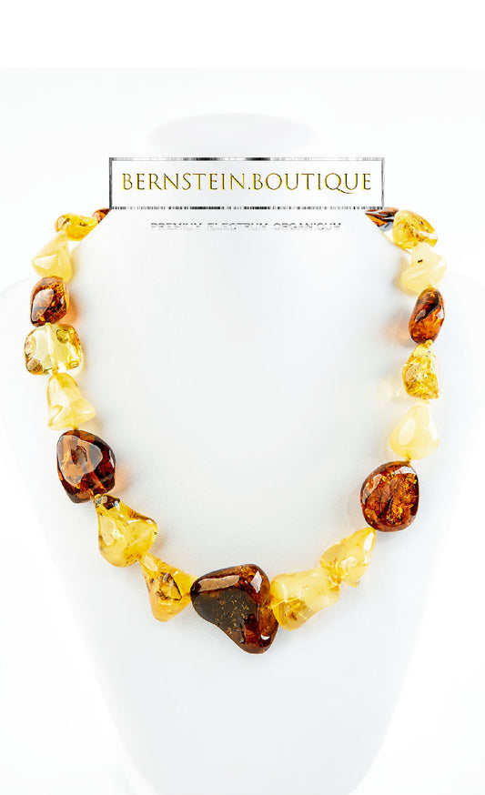 Statement necklace made of premium amber