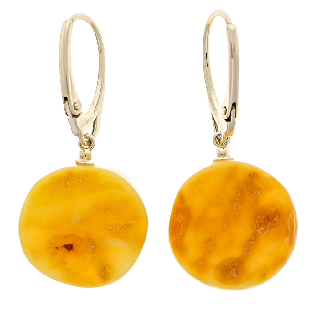 A tribute to the sun in amber earrings