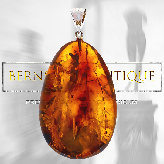 Oval and transparent pendant made of amber