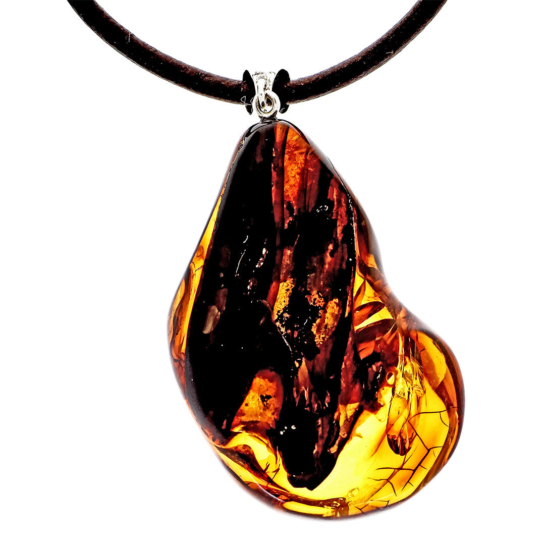 Round pendant made of real amber